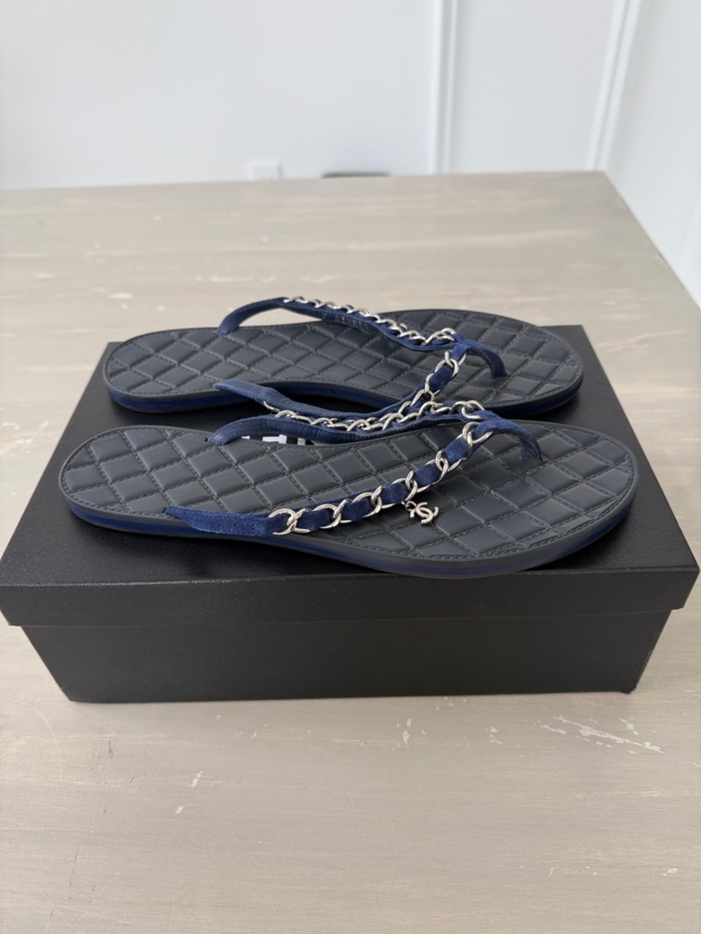 CHANEL Chain Navy Blue Suede Quilted Leather Thong Flip Flop Sandals 39 - Picture 3 of 6